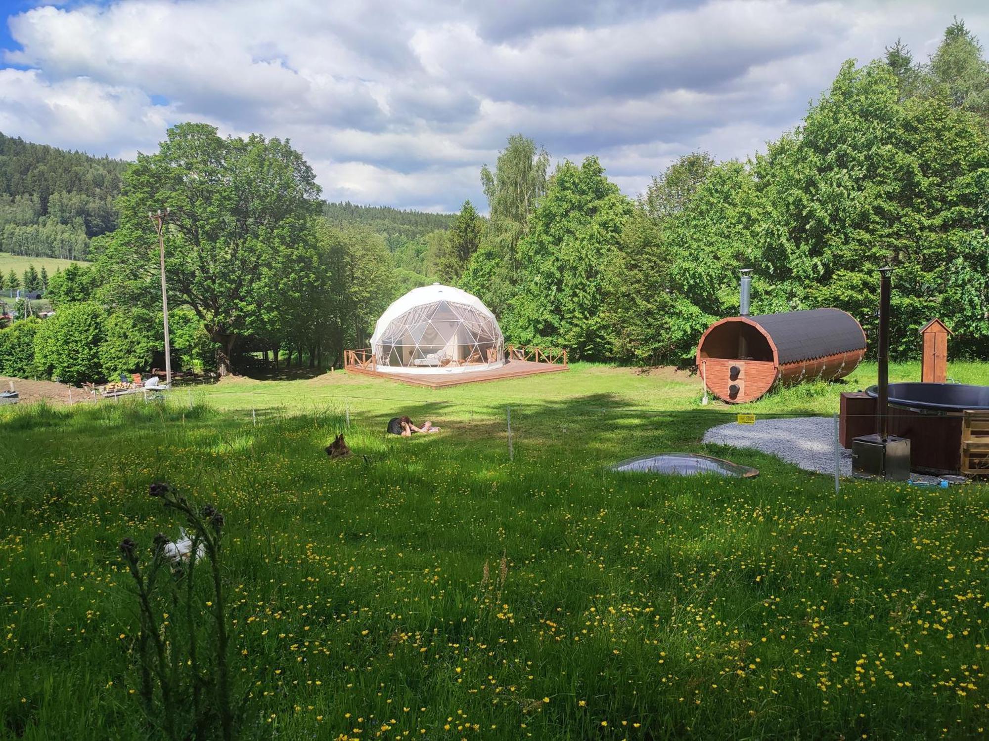 Forrest Glamp Hotel Mieroszow Ngoại thất bức ảnh